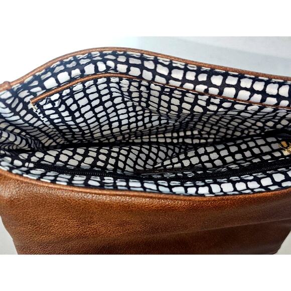 Moda Luxe Crossbody55 - Picture 8 of 15